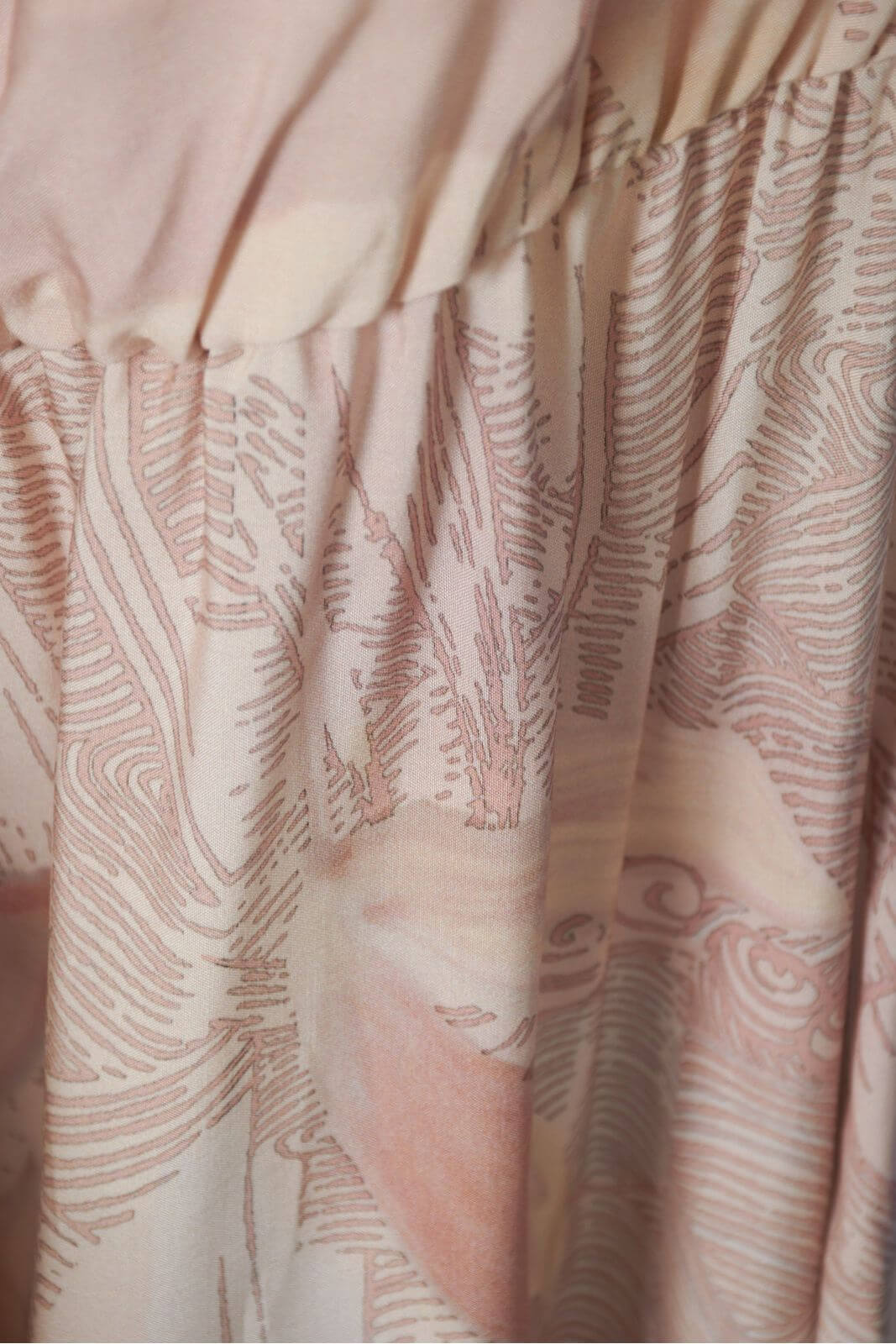 Vestido imperial de mujer con cinturón