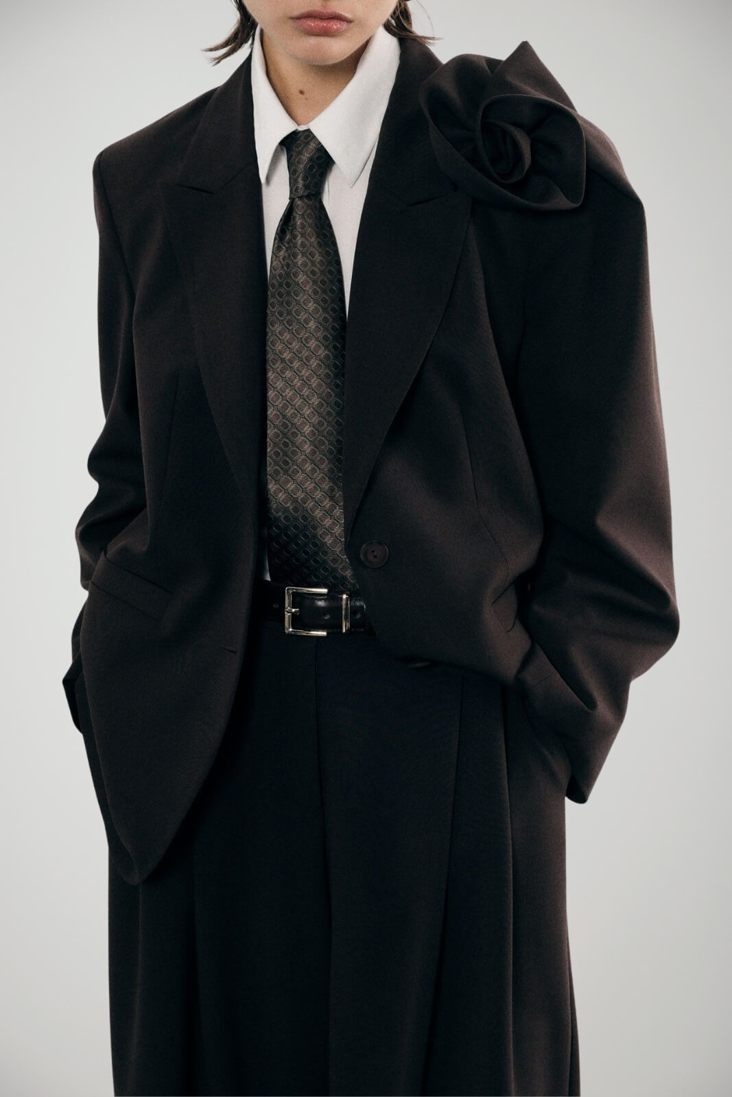 Giacca da donna monopetto Imperial con collo rever e fiore alla spalla