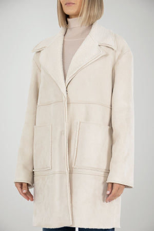 Cappotto Kaos donna montone con pelliccia interna fronte 1