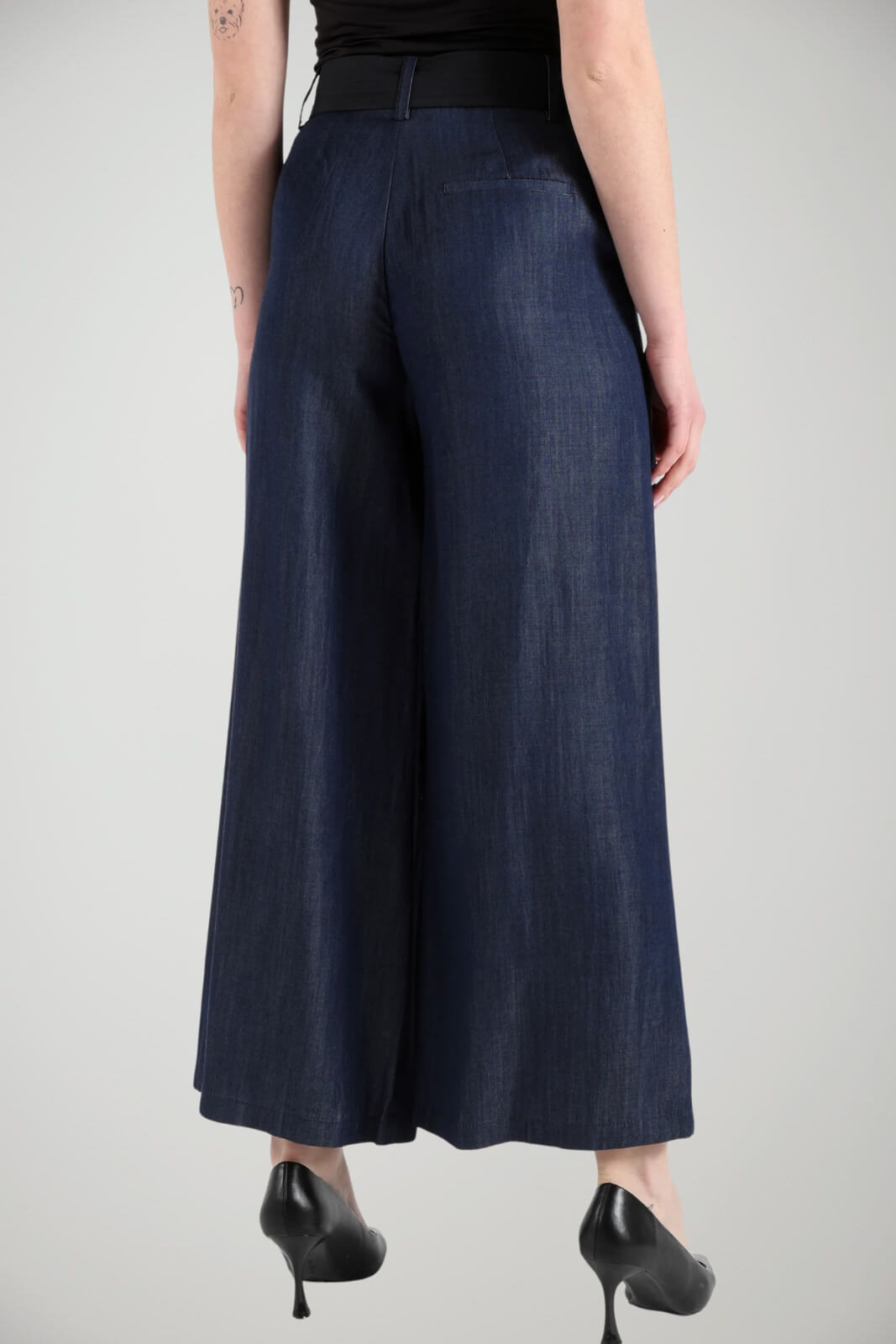 Pantaloni donna Liu Jo taglio flare a gamba ampia in tinta unita color denim 100% lyocell con cintura nera removibile 