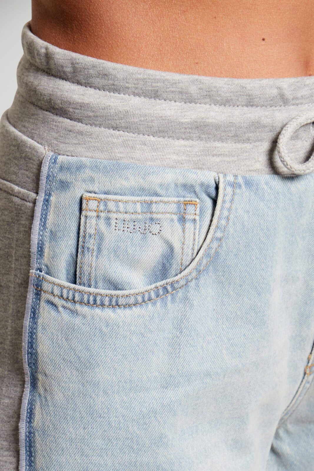 Pantaloni da donna jogger Liu Jo con coulisse ed inserto in denim