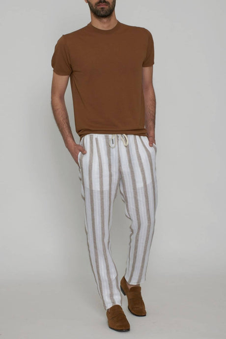 Tagliatore pantaloni uomo rigati