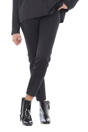 Seventy Pantalón de mujer con acabado geométrico.