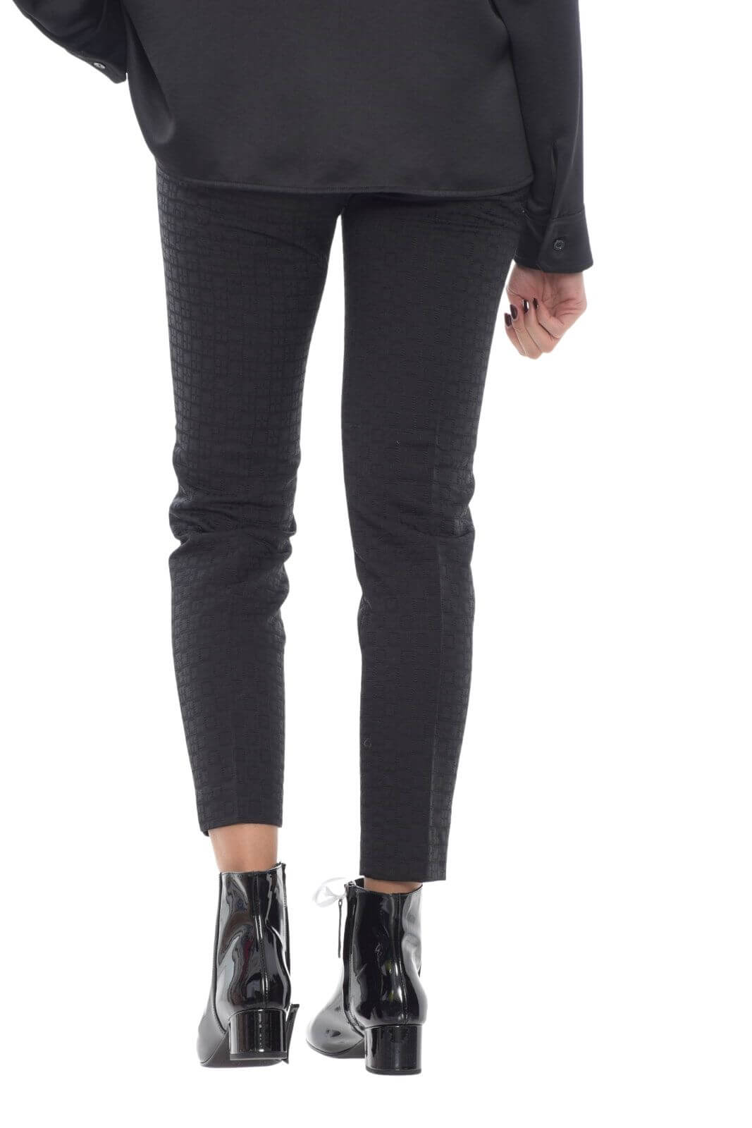 Seventy Pantalón de mujer con acabado geométrico.