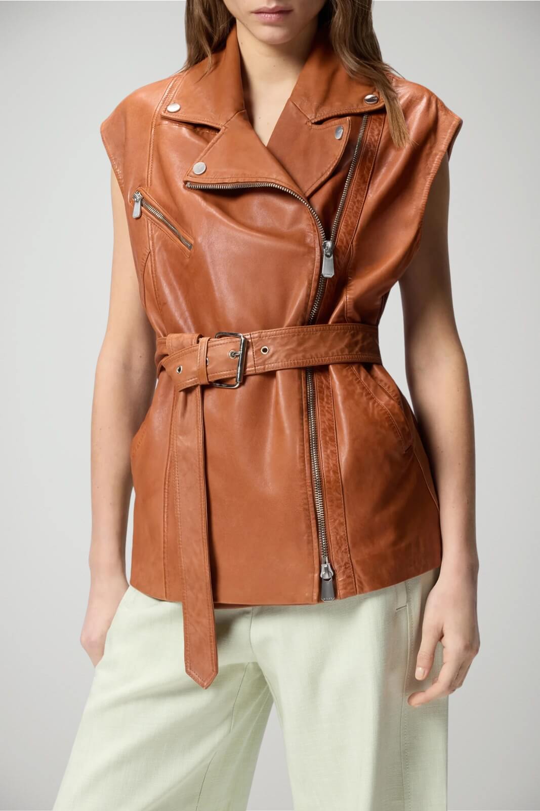 Gilet in pelle Pinko con cintura e collo rever