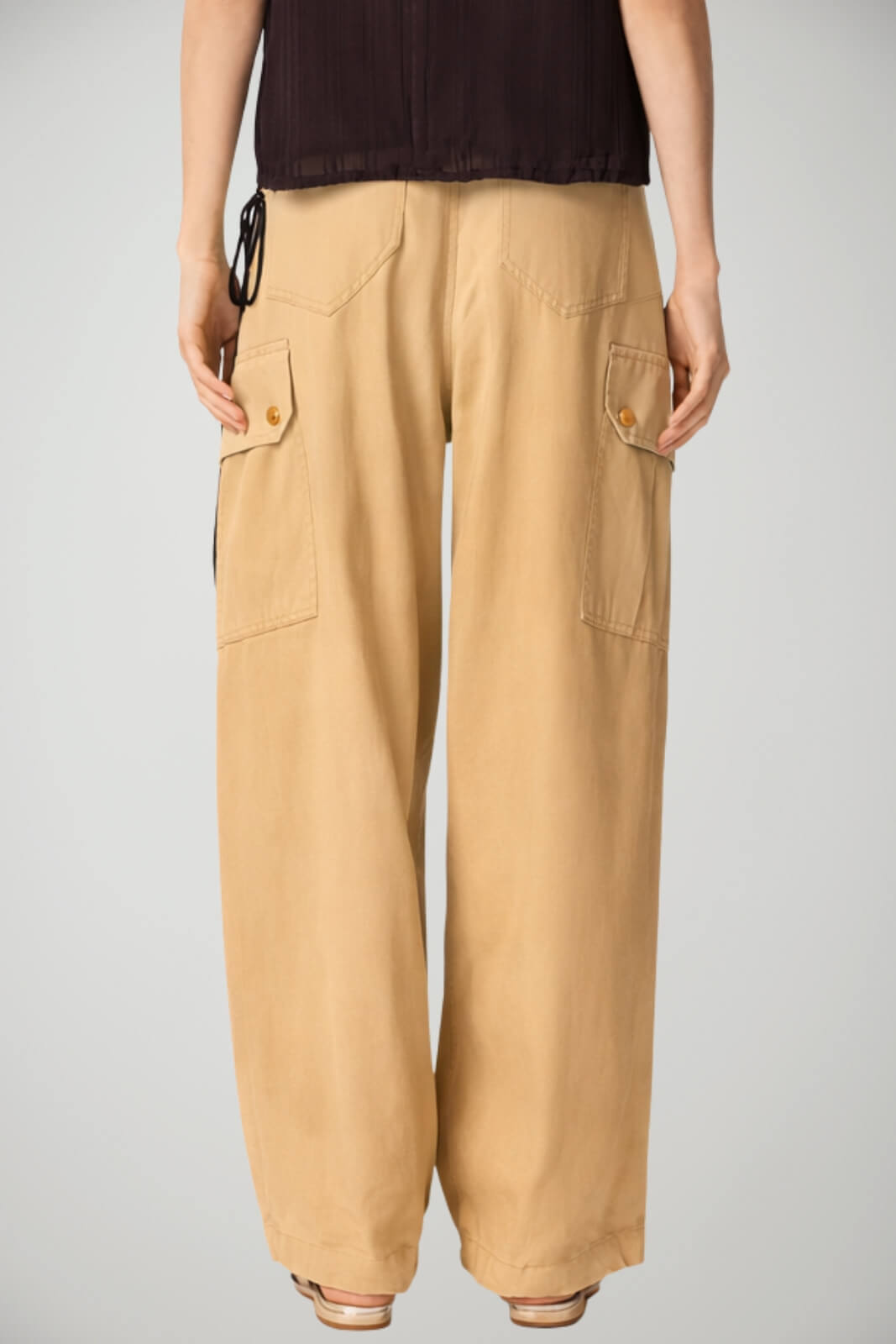 Pantaloni donna Pinko modello cargo fluidi 