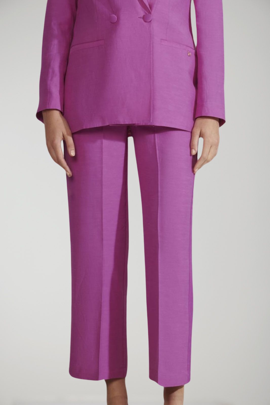 Le Sarte del Sole women's linen blend suit