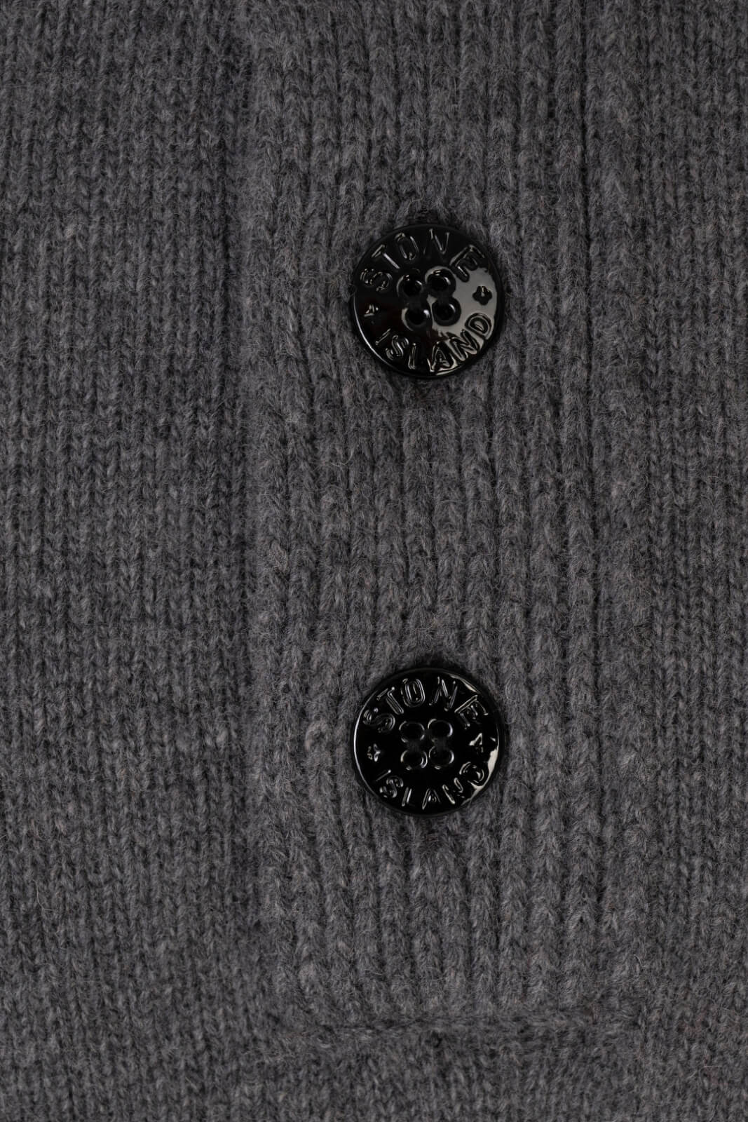 Maglia da uomo Stone Island in misto lana a collo alto dettaglio