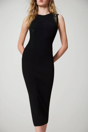 Abito da donna lungo in maglia smanicato con inserti in pizzo macramè