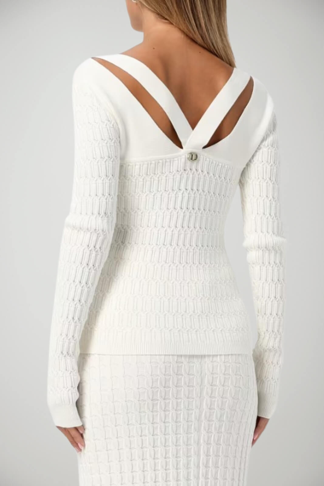 Maglia da donna Twinset con scollo a V e cut out sul retro