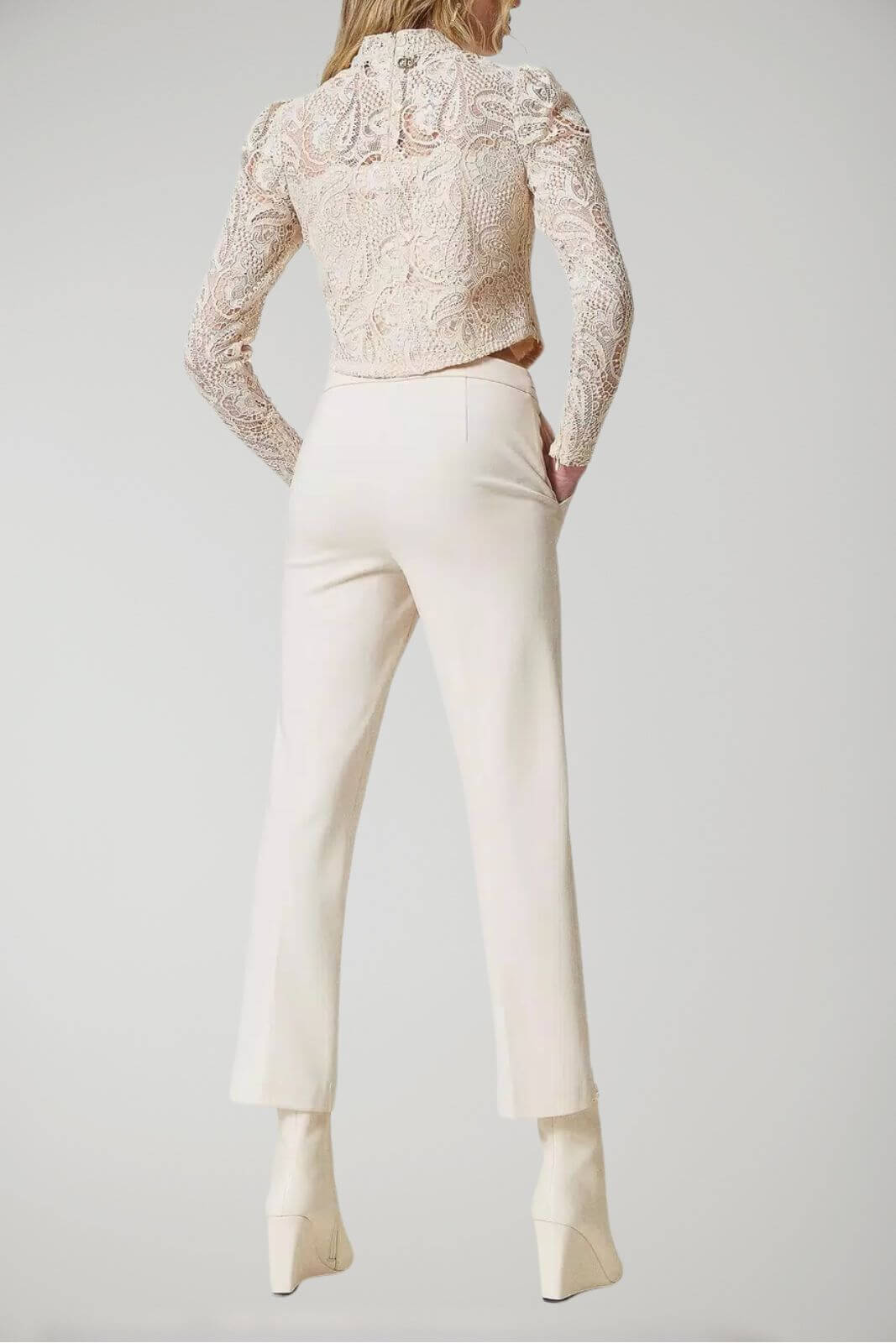 Pantalone donna Twinset Milano color burro, dettaglio logo Oval T Retro