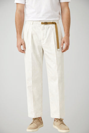 Pantaloni da uomo White Sand con doppia pinces e cinturino