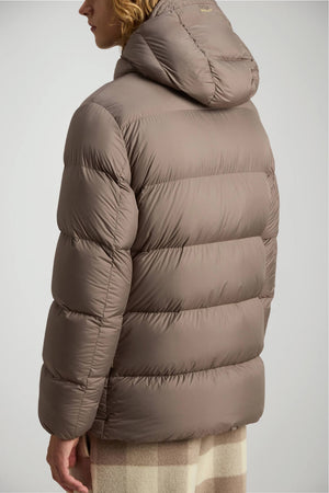 Piumino lungo da uomo Woolrich con cappuccio e tasche